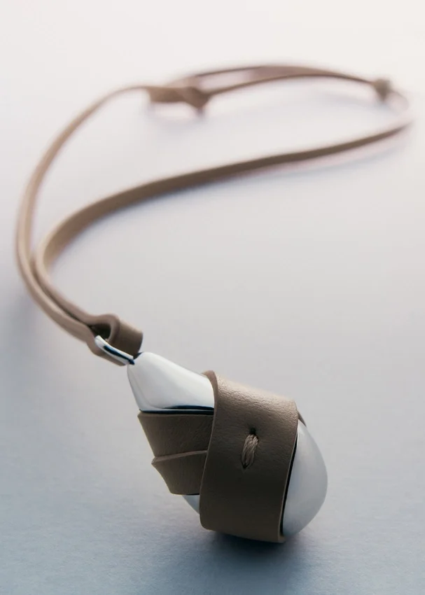 Ormé Pendant Edition Silver in rhodium with Taupe Leather